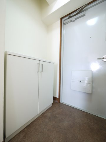 ハイデンス岡山の玄関|※写真は別の部屋のものです。