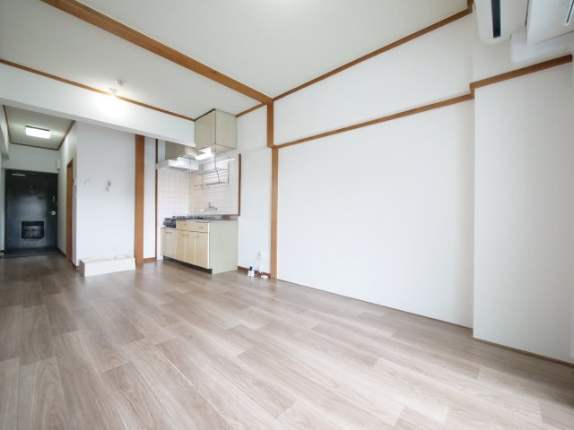 ハイデンス岡山の居間・リビング