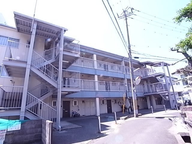 グリーンサイド春名3のエントランス
