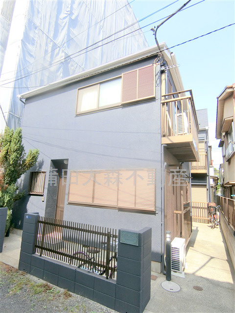 ルミナーレ東蒲田の外観|1996年8月築　木造地上2階建て総戸数4戸　東京都大田区東蒲田2丁目　
京急本線京急蒲田駅徒歩8分、梅屋敷駅と空港線糀谷駅も徒歩圏内