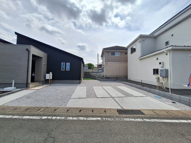 GRAFARE 高崎市上中居町3期 新築 1号棟の駐車場|現地撮影