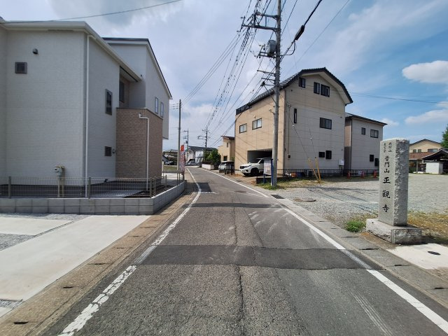 GRAFARE 高崎市上中居町3期 新築 1号棟の前面道路含む現地写真|現地撮影