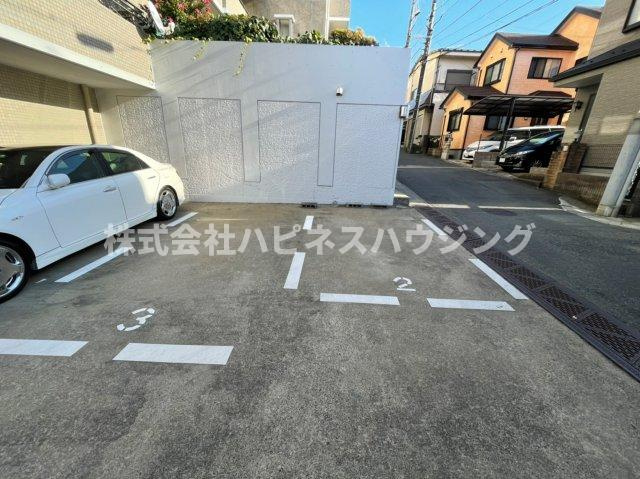 INSURANCE(インシュランス)BLDG.(ビルディング)ⅩⅣ(フォーティーン)北松戸の駐車場