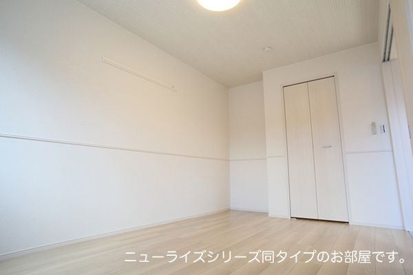 ジュネス・クレアの寝室|落ち着いた色調の寝室です
