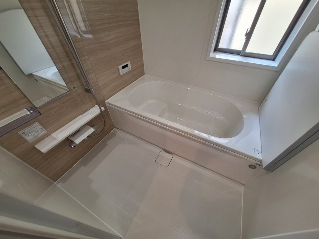 GRAFARE 高崎市上中居町3期 新築 3号棟の浴室|現地撮影