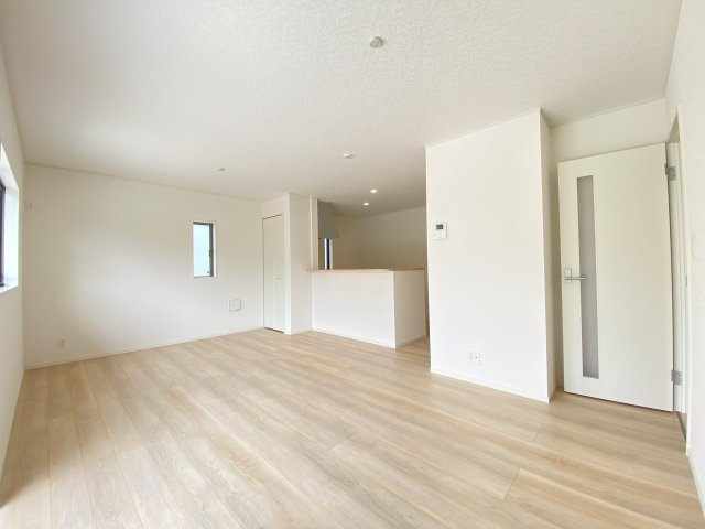 糸満市兼城　第4（全3棟）2号棟の居間・リビング|※同仕様写真です
