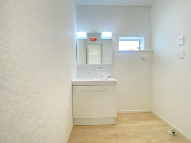 糸満市兼城　第4（全3棟）2号棟の独立洗面台|※同仕様写真です　