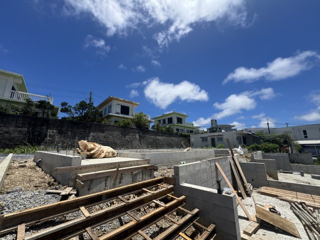 糸満市兼城　第4（全3棟）2号棟の前面道路含む現地写真|※2026.5.20撮影