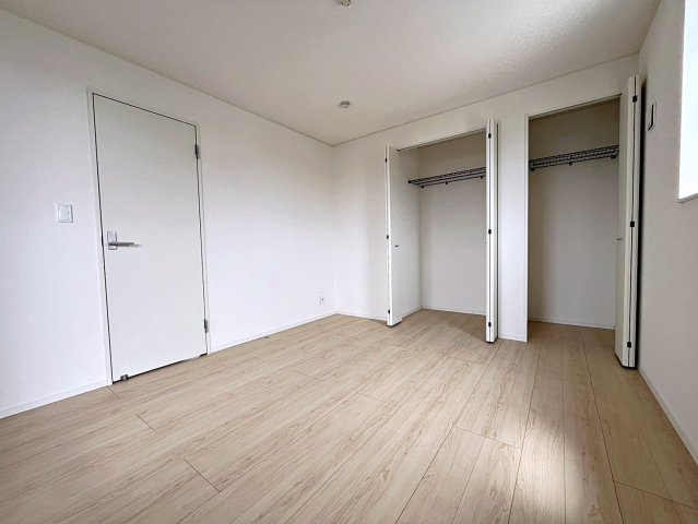 新築戸建・新築建売　伊達市梁川町御八郎　梁川小学校・梁川中学校の洋室|シンプルなので様々なテイストのインテリアも合いそうですね！