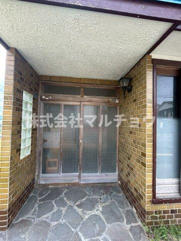 天神崎戸建の玄関|収納もある玄関です