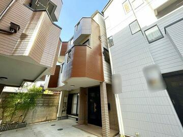 吹田市内本町３丁目　中古戸建の前面道路含む現地写真