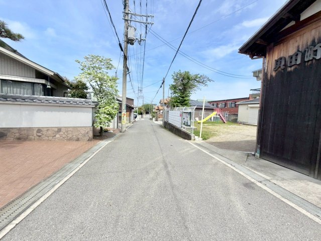 泉佐野市貝田町１丁目土地の前面道路含む現地写真