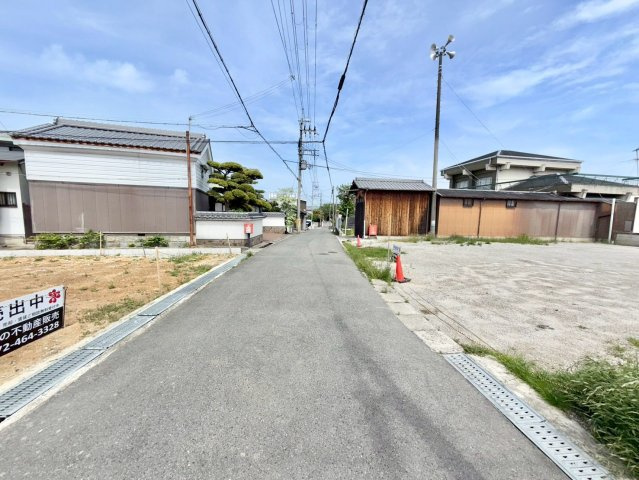 泉佐野市貝田町１丁目土地の前面道路含む現地写真