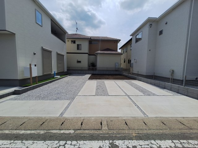 GRAFARE 高崎市上中居町3期 新築2号棟の駐車場|現地撮影