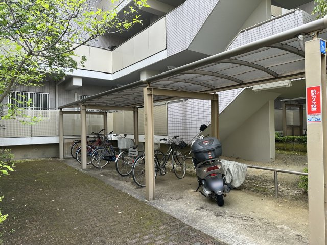 ラ・フォルテ西神中央４番館の駐輪場