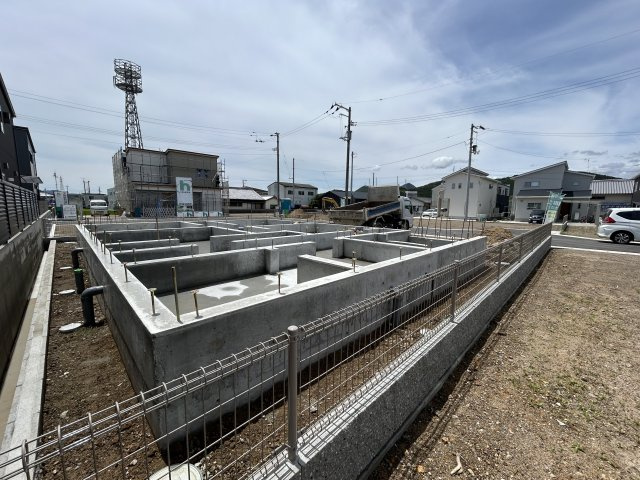 阿南市才見町建売第1①の前面道路含む現地写真