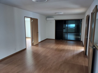 【居間・リビング】 | 南中野平屋戸建庭付