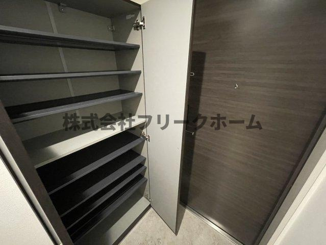 三鷹市牟礼６丁目の賃貸マンションの玄関