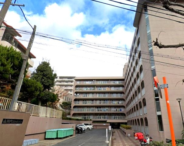 熊内スカイハイツの外観|共有物干し場から花火も見れます