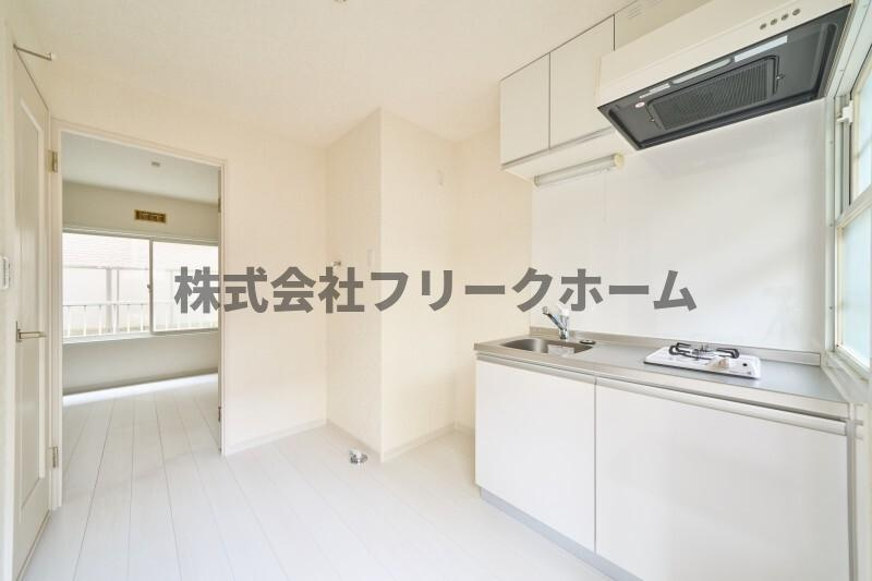 武蔵野市境南町２丁目のアパートの居間・リビング