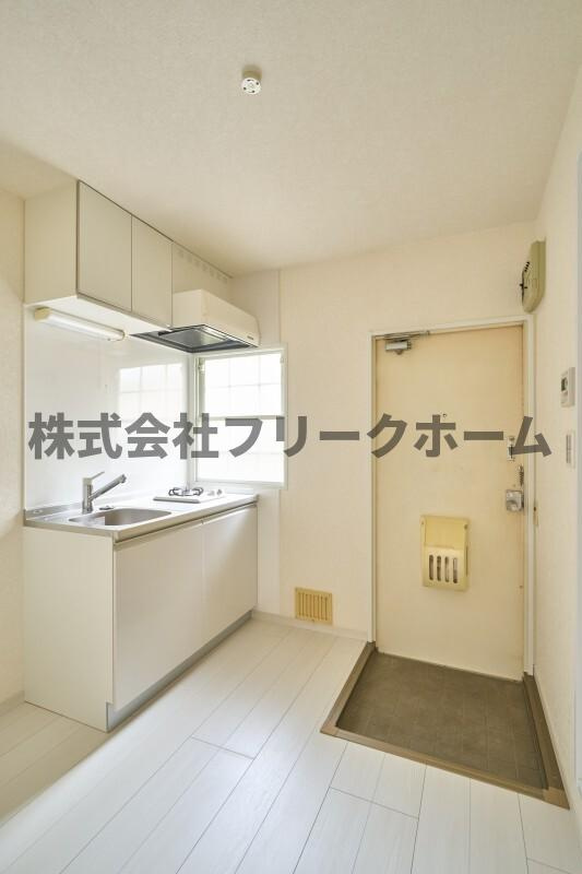 武蔵野市境南町２丁目のアパートの玄関