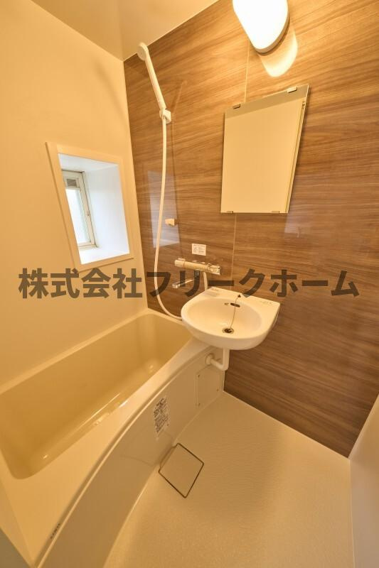武蔵野市境南町２丁目のアパートの浴室