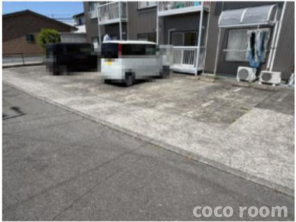 松村屋コーポの駐車場