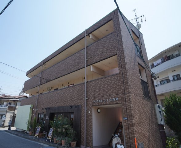 エクセレント宝塚東の外観