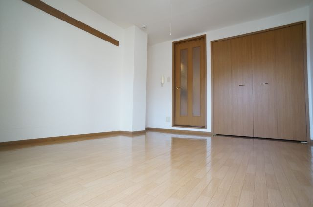 エクセレント宝塚東の居間・リビング|参考、同建物・反転間取りの号室