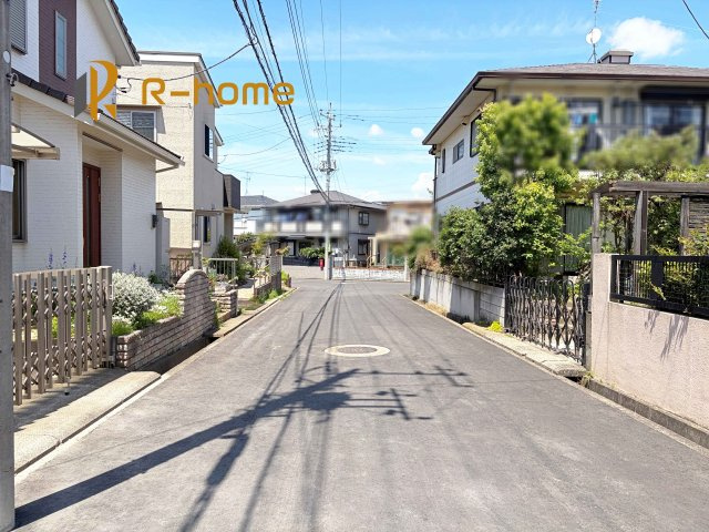 牛久市南第23　新築戸建て　1号棟の前面道路含む現地写真|『今から見たい！』大歓迎です♪
お気軽にＲ－ｈomeまでお問い合わせください。