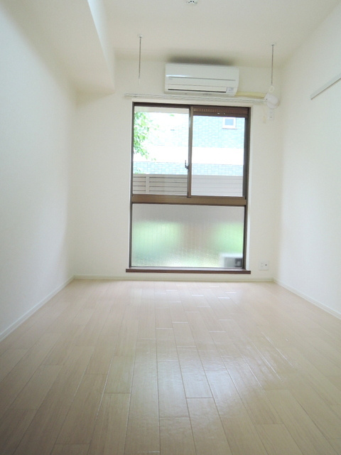 メゾン洪の居間・リビング|★明るいフローリング調のお部屋です★