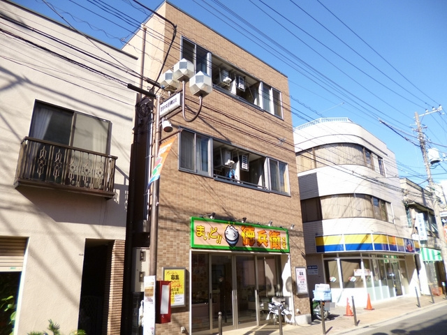 ロイヤルハイム王子の外観|豊島の商店街沿いです！