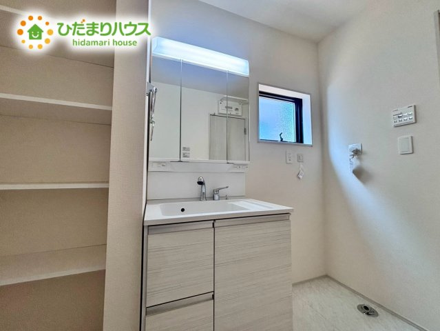 上尾市瓦葺　新築戸建　リーブル02の独立洗面台