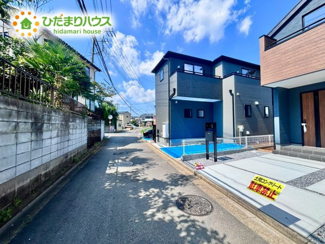 上尾市瓦葺　新築戸建　リーブル02の前面道路含む現地写真