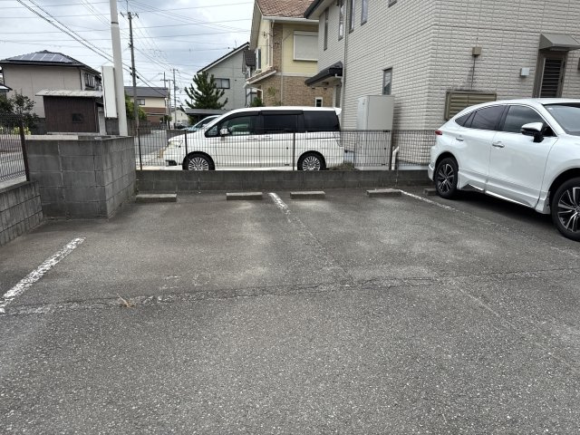 ヴェルジュール別所Ｄの駐車場