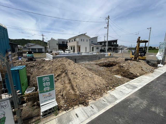 阿南市才見町建売第1②の前面道路含む現地写真