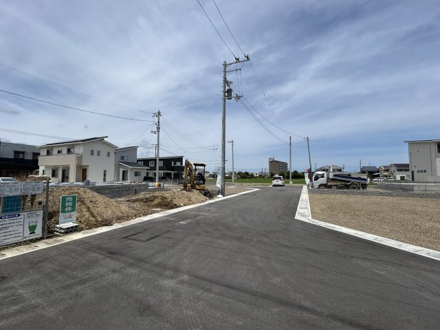 阿南市才見町建売第1②の前面道路含む現地写真