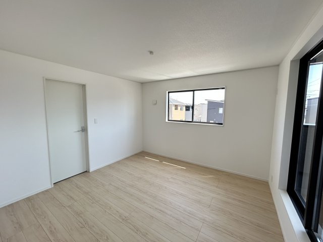 阿南市才見町建売第1②の洋室