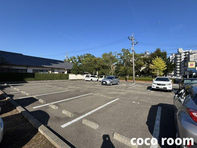 カトル・パレの駐車場