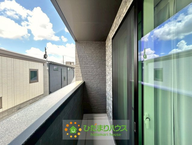 久喜市上町　新築一戸建て　のバルコニー|バルコニーは屋根があるので安心です♪