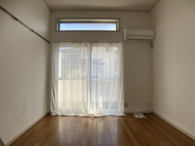 ジュネパレス藤原の洋室