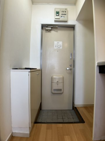 ジュネパレス藤原の玄関