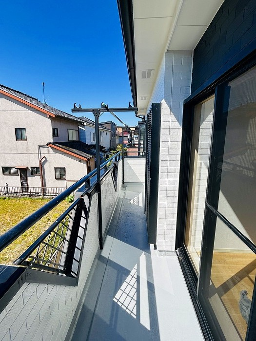 【中古戸建】名古屋市緑区砂田1丁目のバルコニー|【バルコニー】
◆見晴らしもよく、太陽の温かな温もりをめいっぱい受け止めてくれます。
太陽の光と爽やかな風を受けたお洗濯物はあっという間に乾き、取りこむ時には太陽の匂いを感じられそうですね。　　　　　