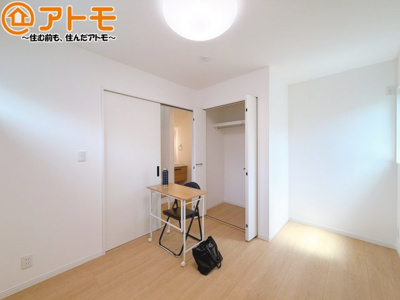 【子供部屋】 | 葵区城北二丁目　戸建　全1棟 | 壁と床がシンプルな色合いだからこそ自分だけの空間を作れます♪お部屋作りのイメージは順調でしょうか♪