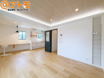 【居間・リビング】 | 葵区城北二丁目　戸建　全1棟 | 家族団らんのイメージは、リビングを思い浮かべませんか？リビングこそ広々としたお部屋が良いですね♪