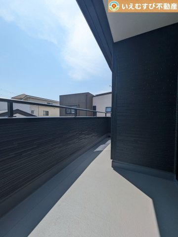 Livele Garden.S　大泉第6仙石のバルコニー|南バルコニーで毎日のお洗濯もラクラク快適
しっかり太陽の光が降り注ぐ南向きなのでお洗濯物が乾きやすい♪