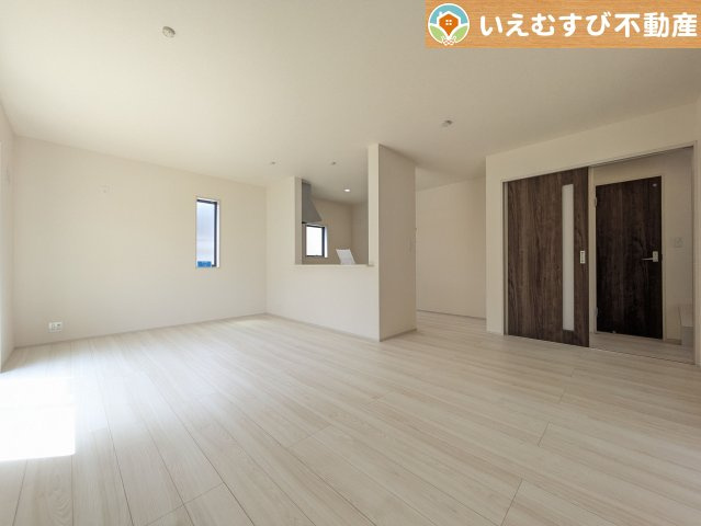 Livele Garden.S　大泉第6仙石の居間・リビング|ご家族みんながゆったりくつろげるリビング
ゆとりの空間でくつろいだり遊んだり、家族の時間が楽しみですね♪
