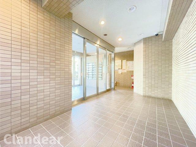 藤和シティコープ松戸小根本のエントランス|ドキドキの新生活も、安心してスタート。ぴったりの住まいを見つけませんか？クランディアが一緒に住まい選びをサポートします‼　まずは、お気軽にお問合せください　＃クランディア