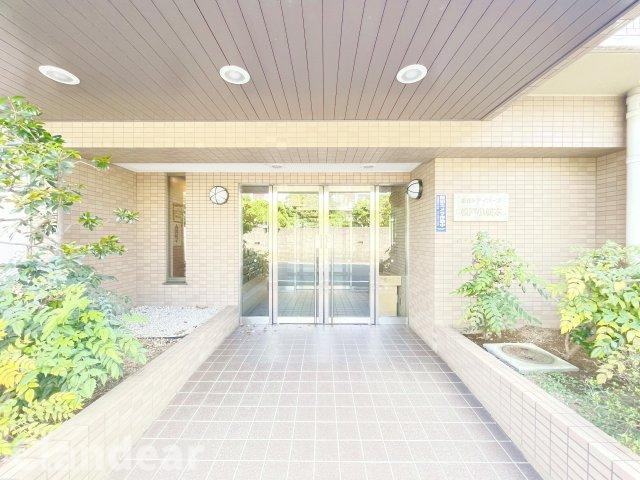 藤和シティコープ松戸小根本のエントランス|ドキドキの新生活も、安心してスタート。ぴったりの住まいを見つけませんか？クランディアが一緒に住まい選びをサポートします‼　まずは、お気軽にお問合せください　＃クランディア