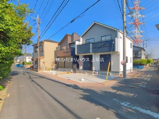 桶川市坂田　新築戸建　ブルーミング02の前面道路含む現地写真